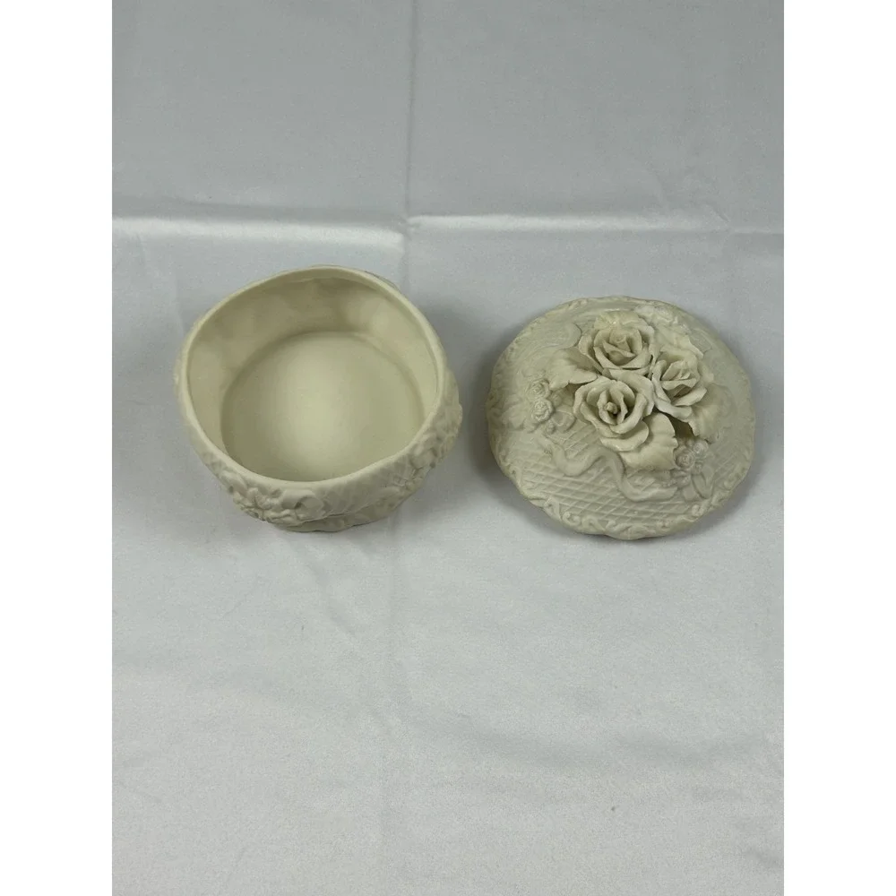 Vintage 1980's Porcelain Bisque Ivory W/lid Trinket‎ Jewelry Vanity Box w Roses